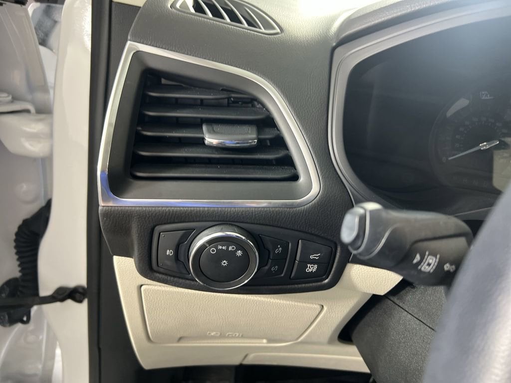 Used 2022 Star White Tri-Coat Ford Titanium image 19