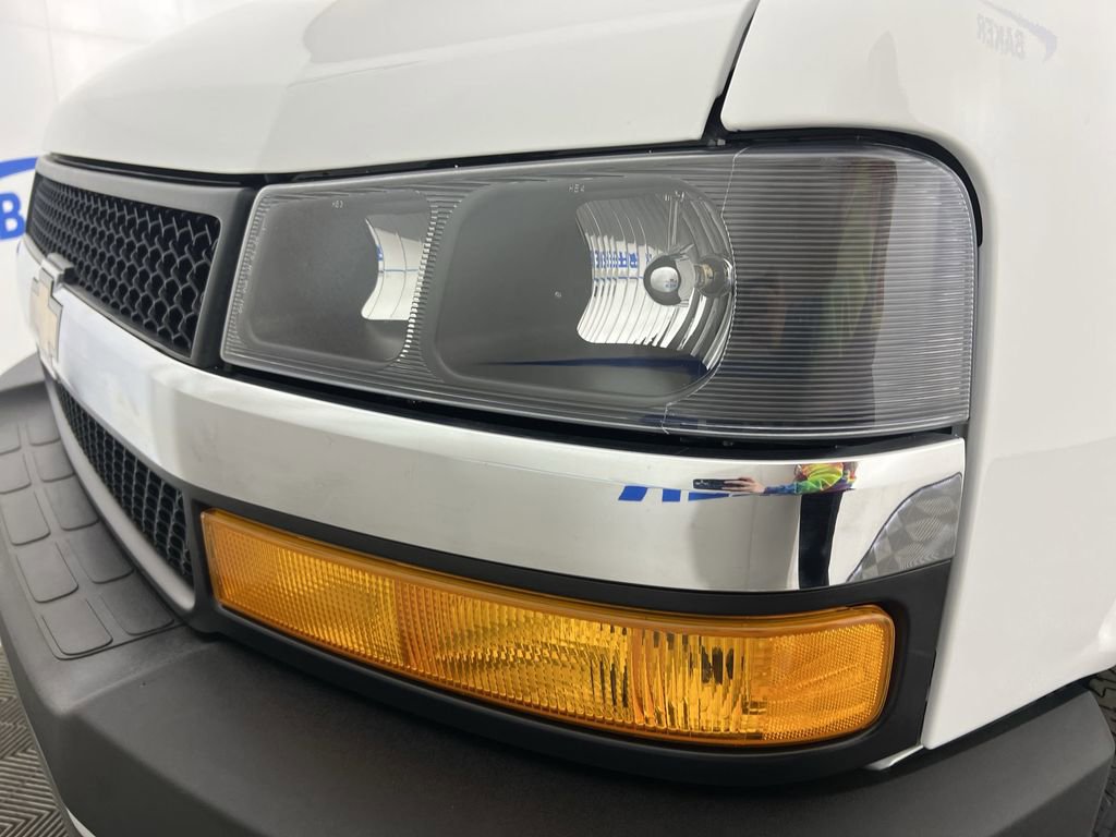 Used 2025 Summit White Chevrolet LT image 32