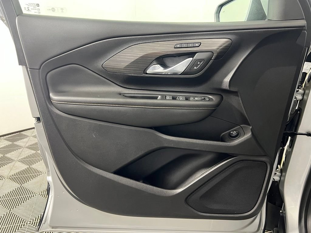 Used 2018 Quicksilver GMC SLT image 17