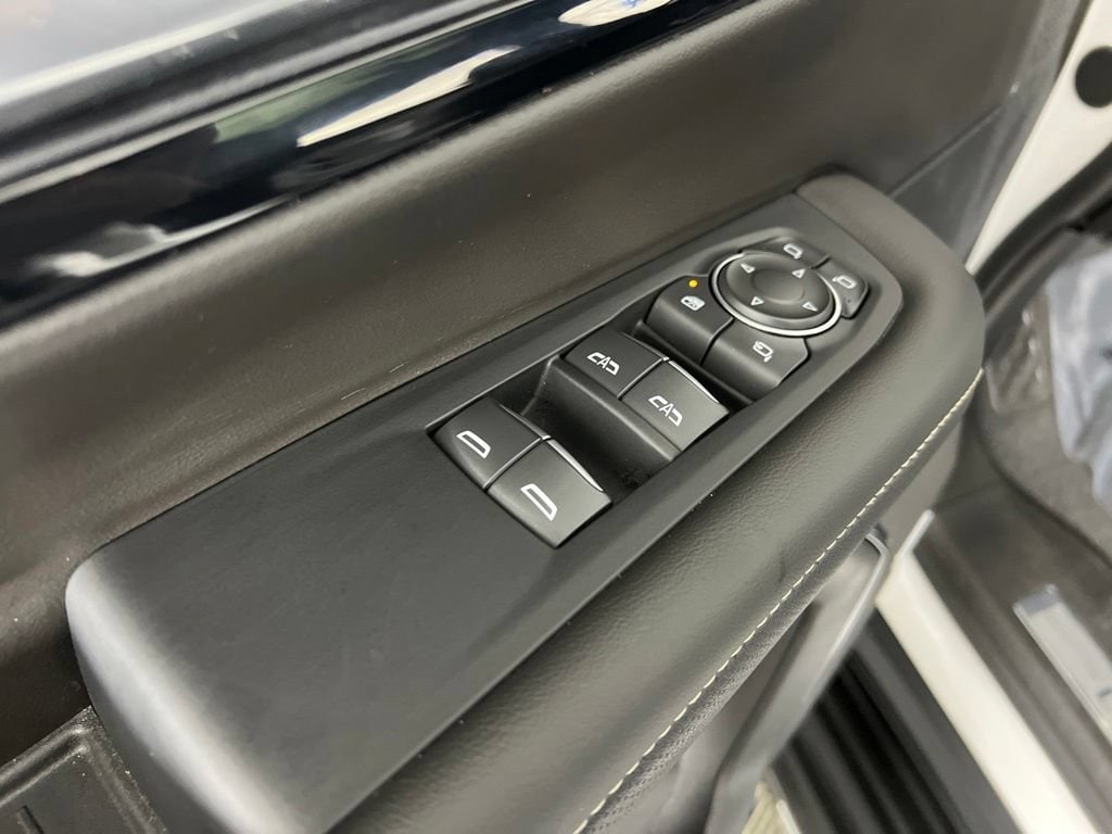 Used 2025 Iridescent Pearl Tricoat Chevrolet Premier image 16