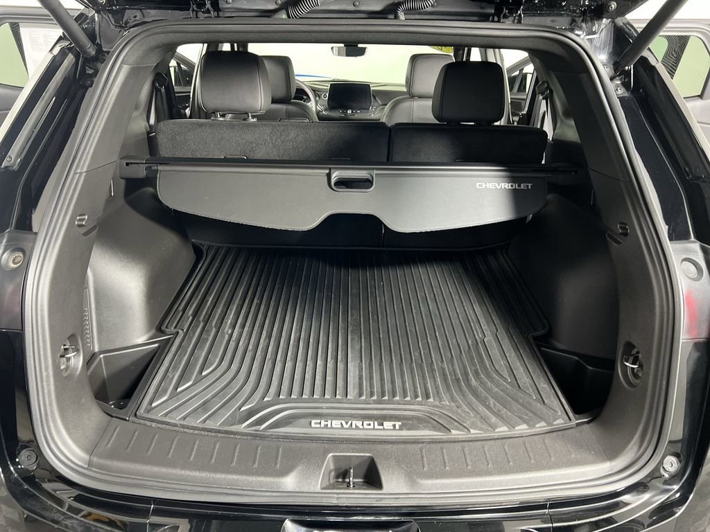 Used 2025 Black Chevrolet RS image 27