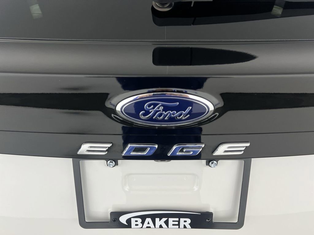 Used 2022 Star White Tri-Coat Ford Titanium image 32