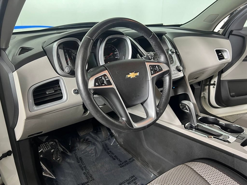 Used 2015 White Diamond Tricoat Chevrolet LT w/1LT image 16