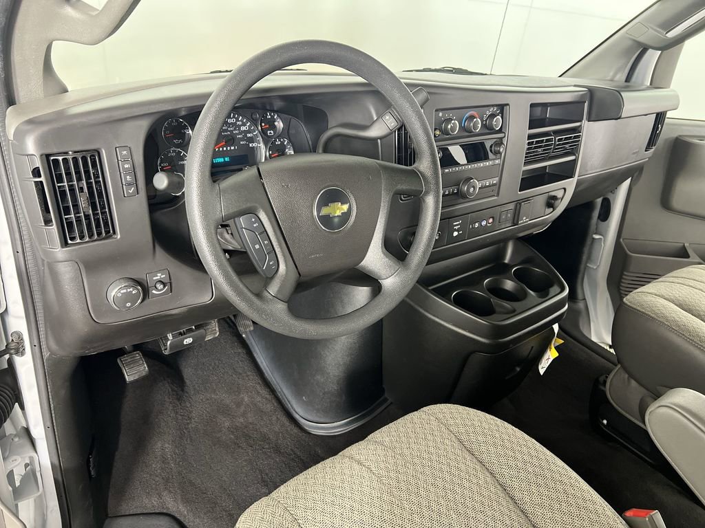 Used 2025 Summit White Chevrolet LT image 12