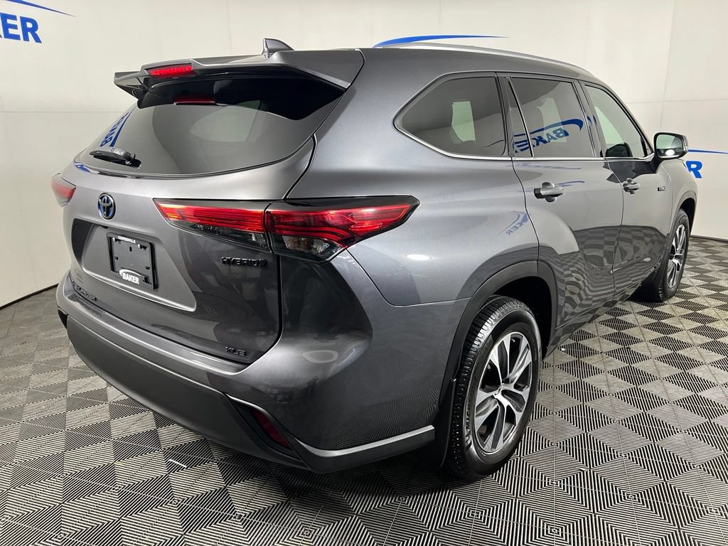 Used 2021 Magnetic Gray Metallic Toyota XLE image 6