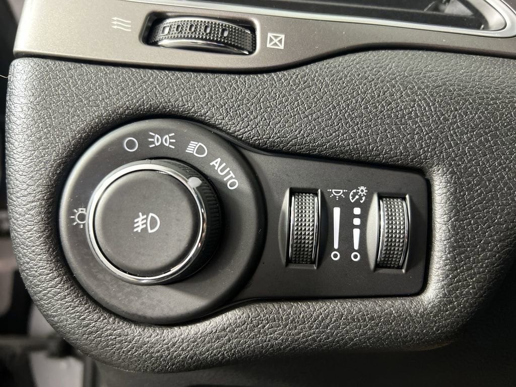 Used 2019 Billet Silver Jeep Latitude Plus 4x4 image 18