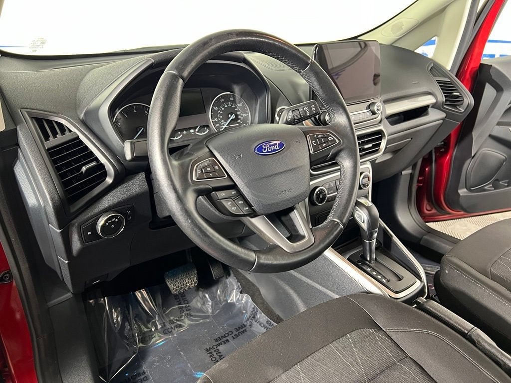 Used 2018 Ruby Red Metallic Ford SE image 18