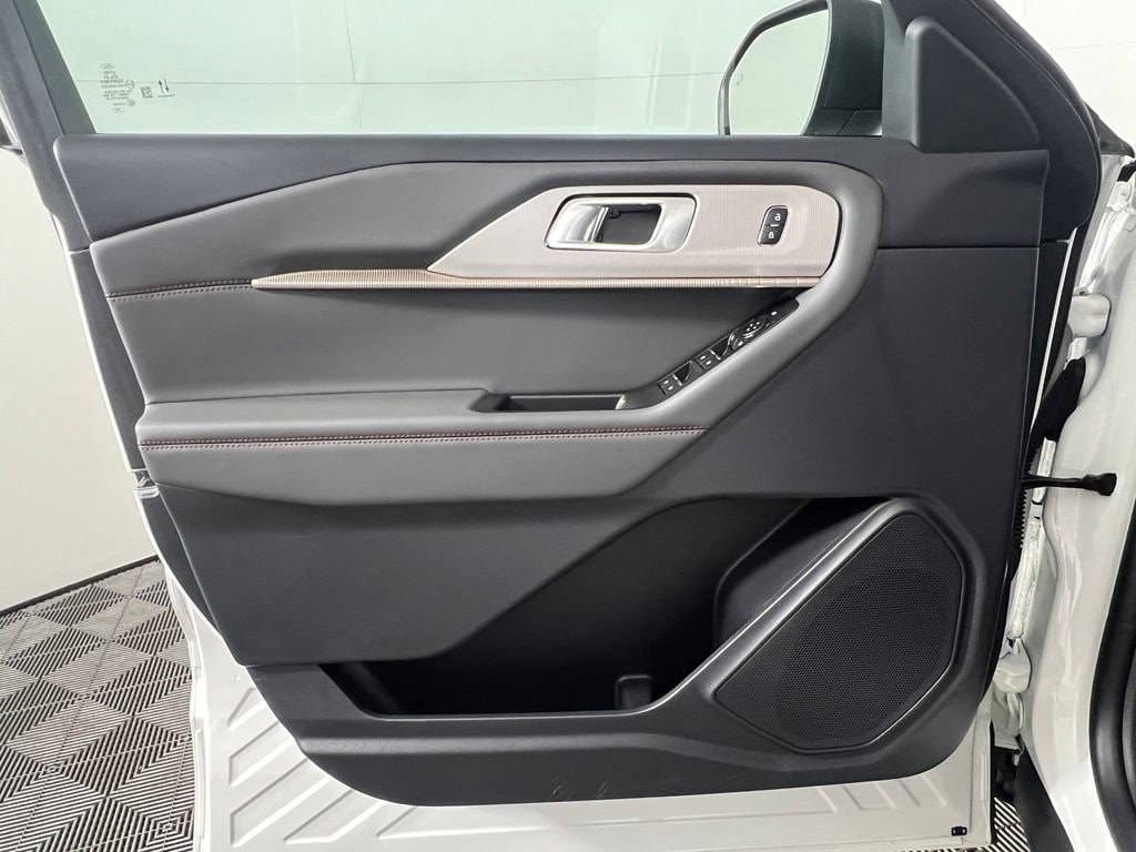 Used 2025 White Metallic Ford Active image 19