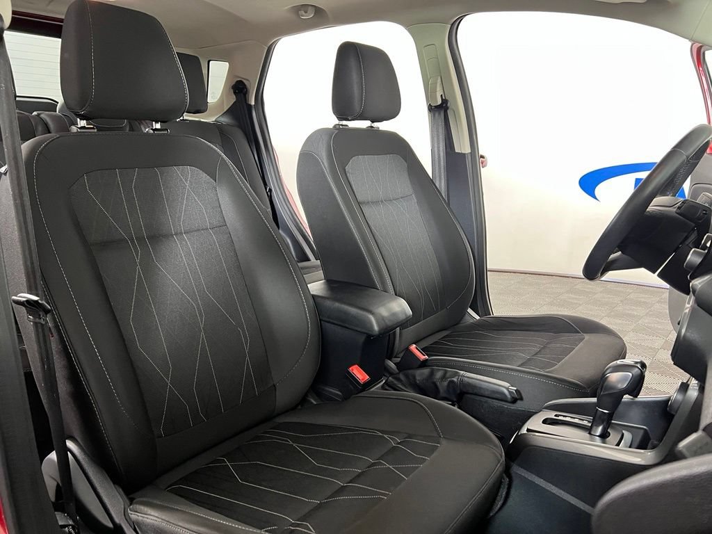 Used 2018 Ruby Red Metallic Ford SE image 12
