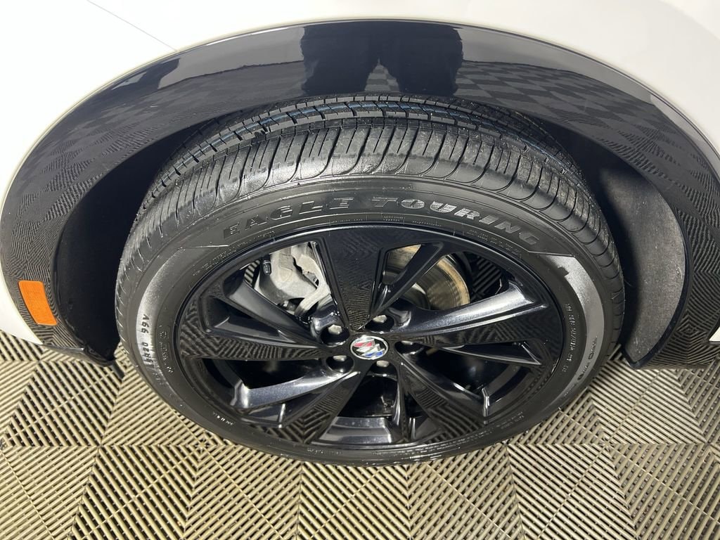 Used 2023 Summit White Buick Essence image 33