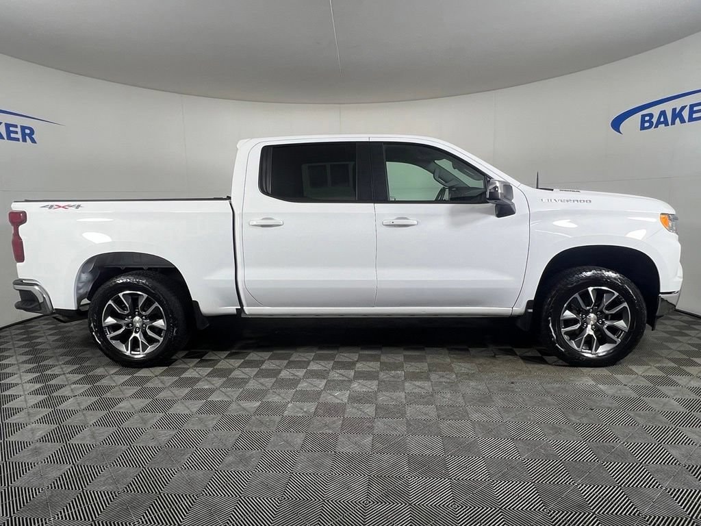 Used 2024 Summit White Chevrolet LT image 7