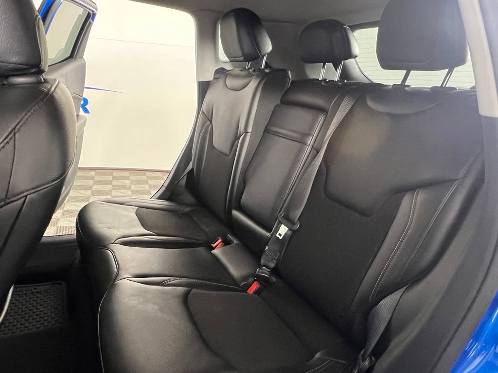 Used 2018 Laser Blue Pearlcoat Jeep Latitude 4x4 image 15