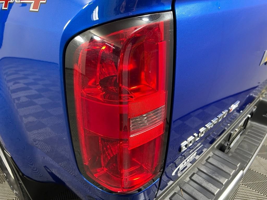 Used 2018 Kinetic Blue Chevrolet WT image 33