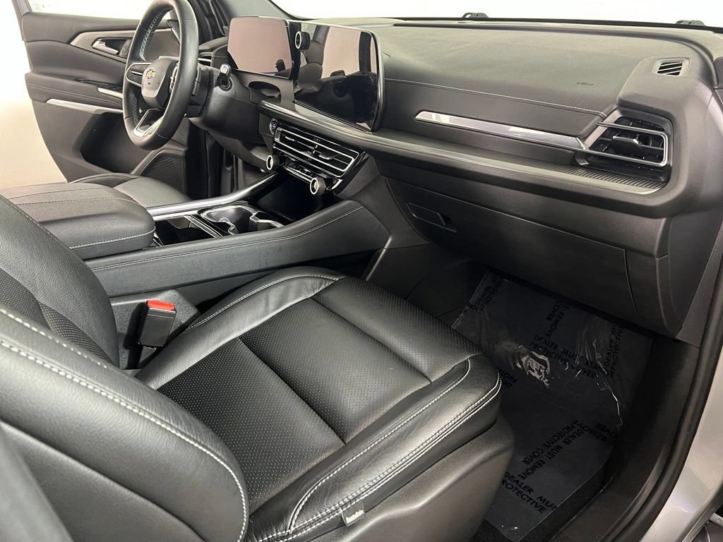 Used 2024 Sterling Gray Chevrolet LT image 10