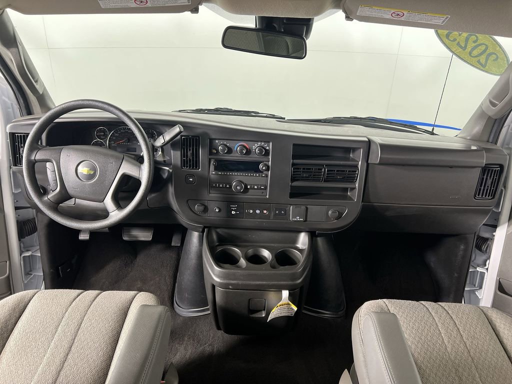 Used 2025 Summit White Chevrolet LT image 18