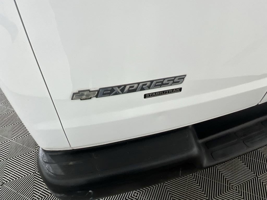 Used 2012 Summit White Chevrolet Work Van image 27