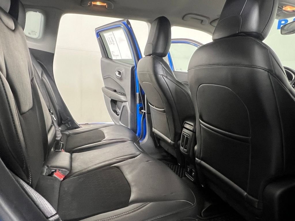 Used 2018 Laser Blue Pearlcoat Jeep Latitude 4x4 image 13