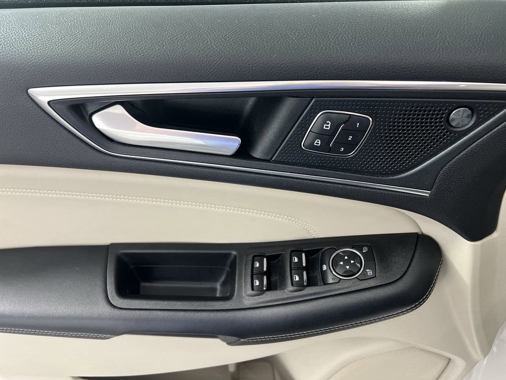 Used 2022 Star White Tri-Coat Ford Titanium image 23