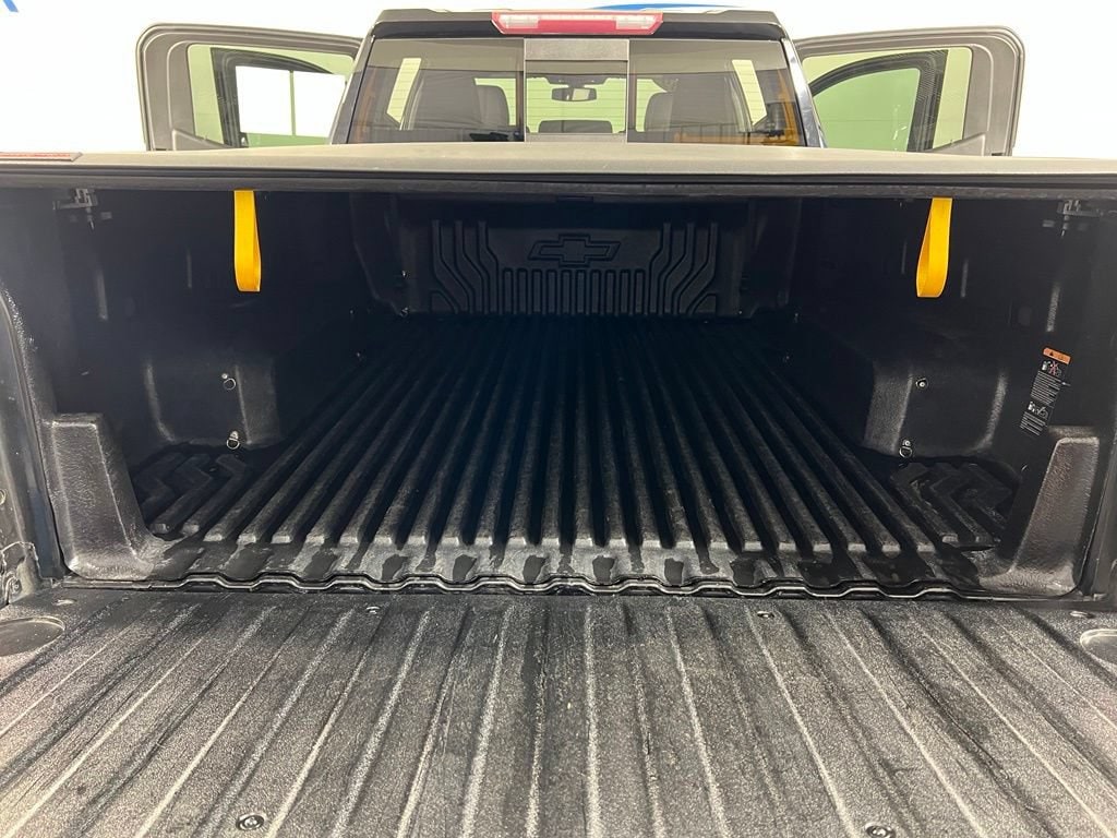 Used 2019 Black Chevrolet LTZ image 13