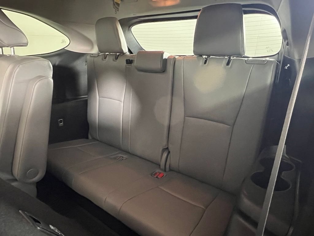 Used 2021 Magnetic Gray Metallic Toyota XLE image 17