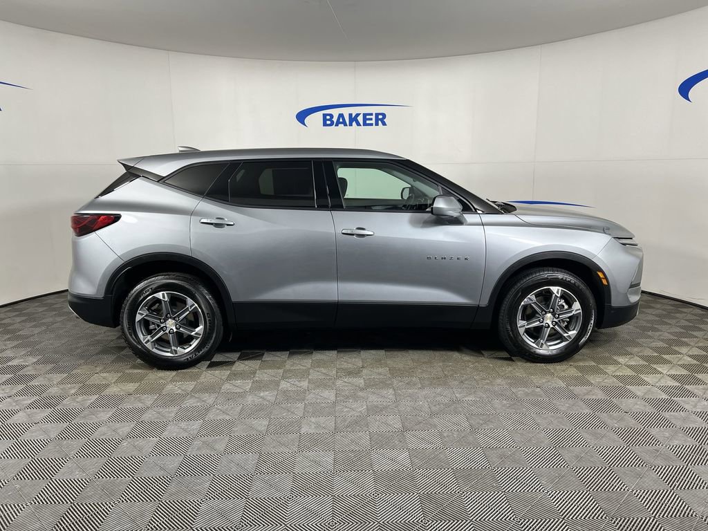 Used 2025 Sterling Gray Chevrolet LT w/2LT image 10