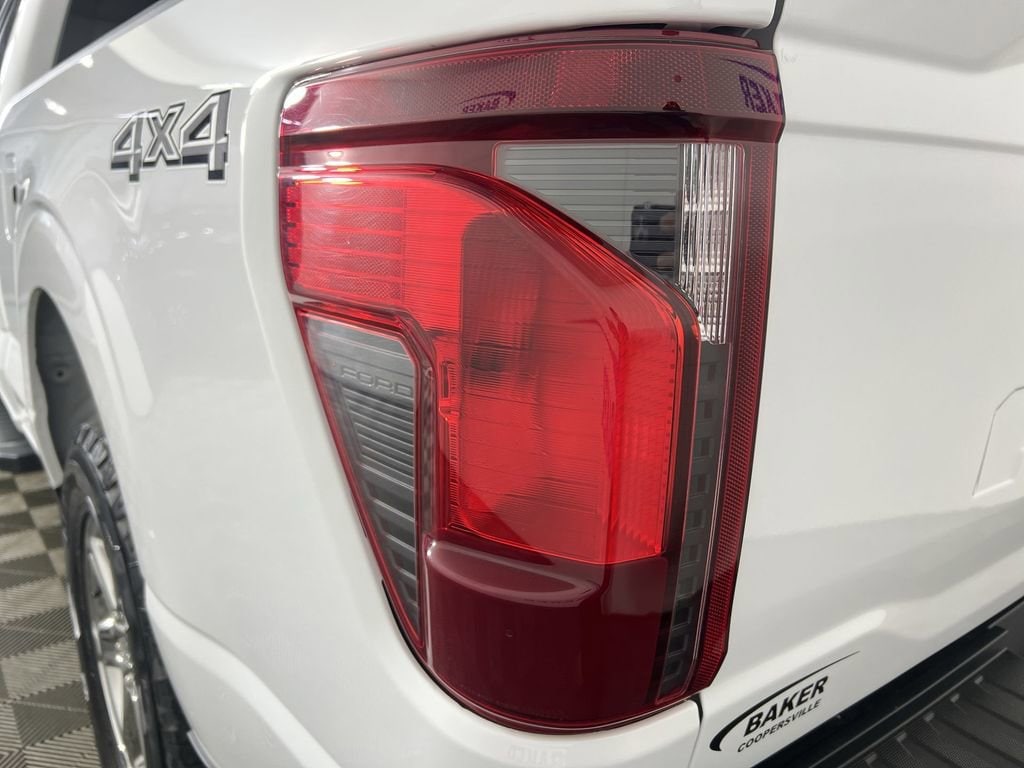Used 2025 Oxford White Ford XLT image 34