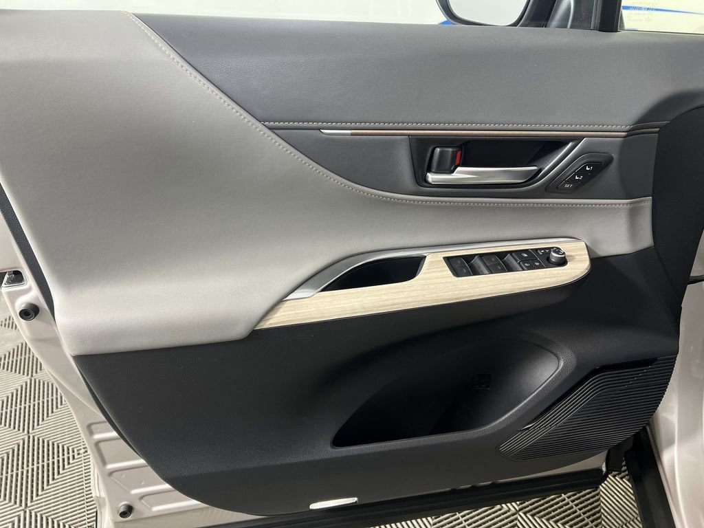 Used 2024 Titanium Glow Toyota LE image 21