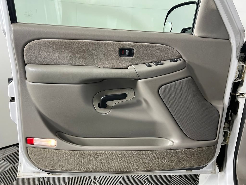 Used 2000 Summit White Chevrolet LT image 15