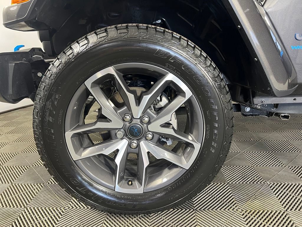 Used 2024 Granite Crystal Metallic Clearcoat Jeep Sport image 26