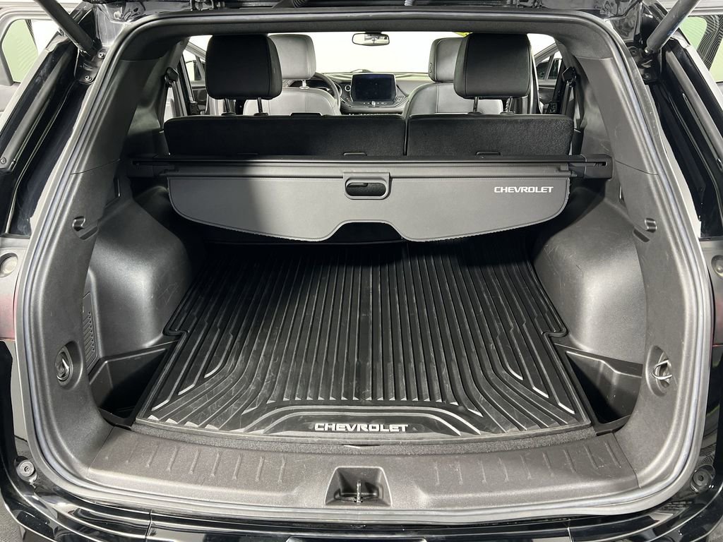 Used 2025 Black Chevrolet RS image 27