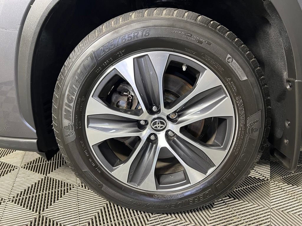 Used 2021 Magnetic Gray Metallic Toyota XLE image 35