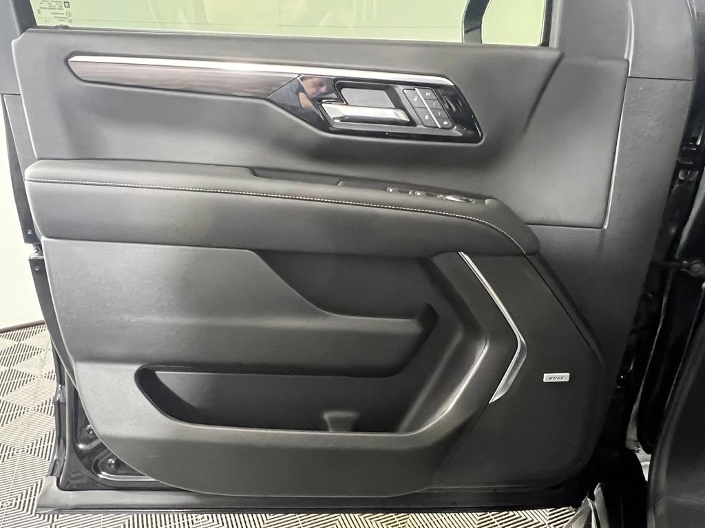 Used 2025 Black Chevrolet Premier image 18