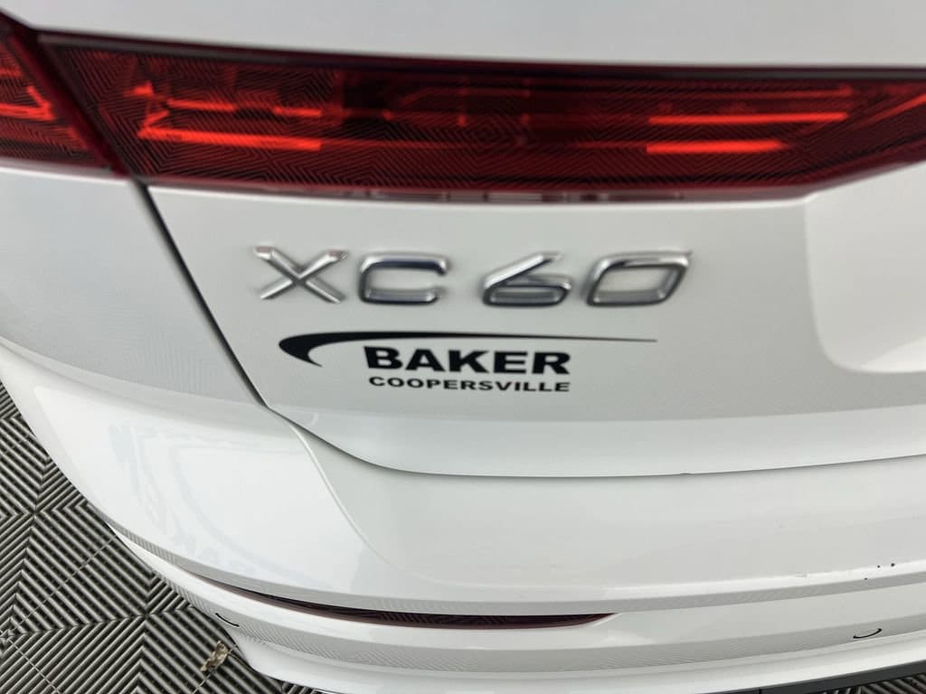 Used 2023 Crystal White Volvo B6 AWD Ultimate Dark image 32