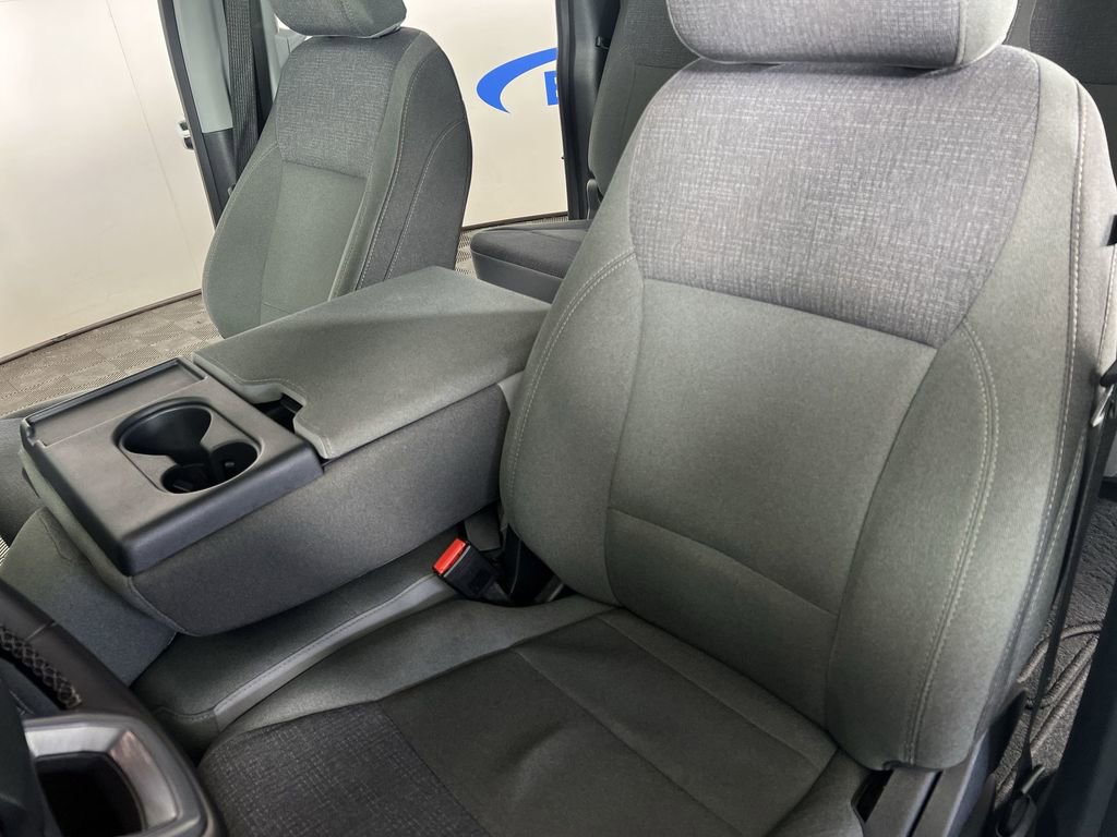 Used 2025 Oxford White Ford XLT image 18