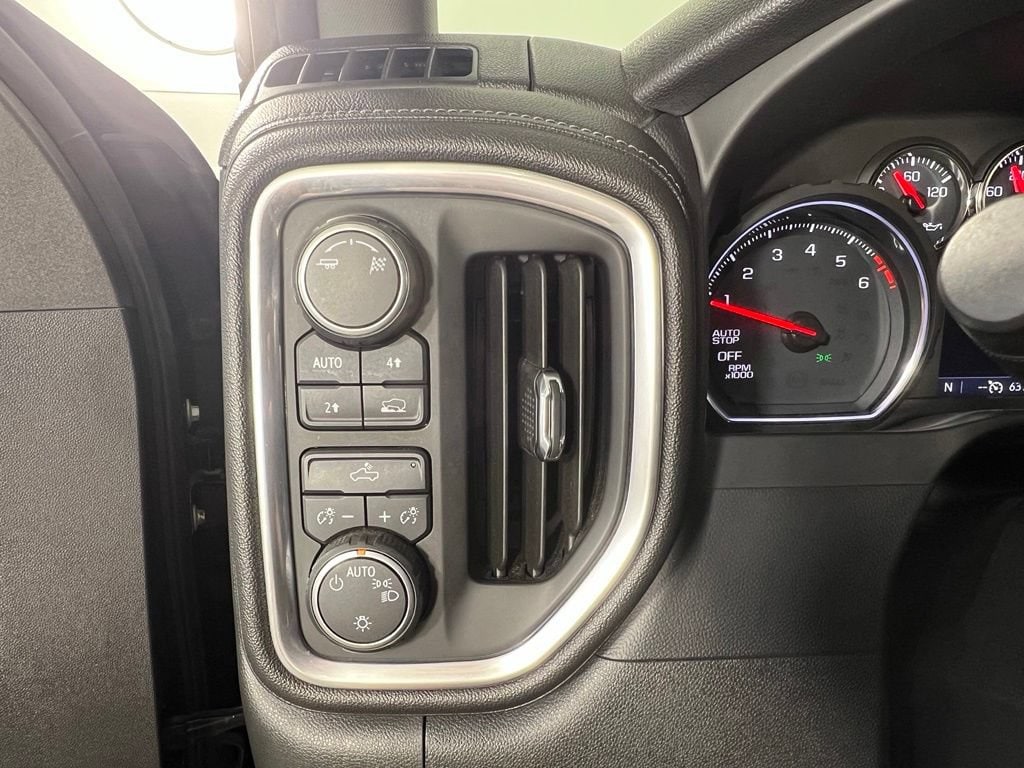Used 2019 Black Chevrolet LT image 27