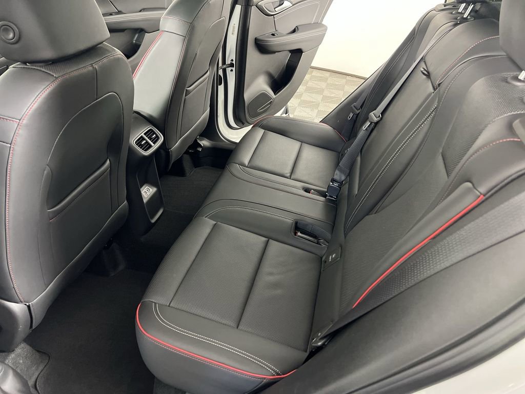 Used 2023 Summit White Buick Essence image 25