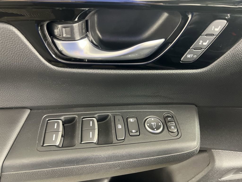 Used 2024 Lunar Silver Honda EX-L image 23