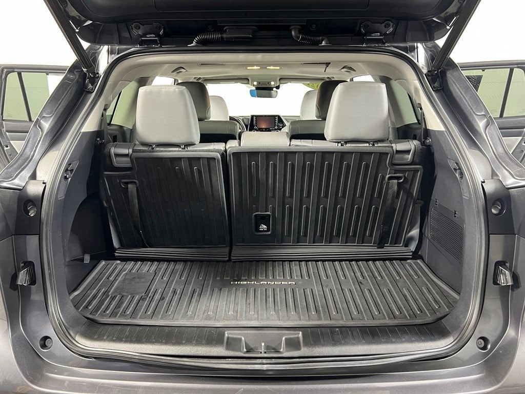 Used 2021 Magnetic Gray Metallic Toyota XLE image 13
