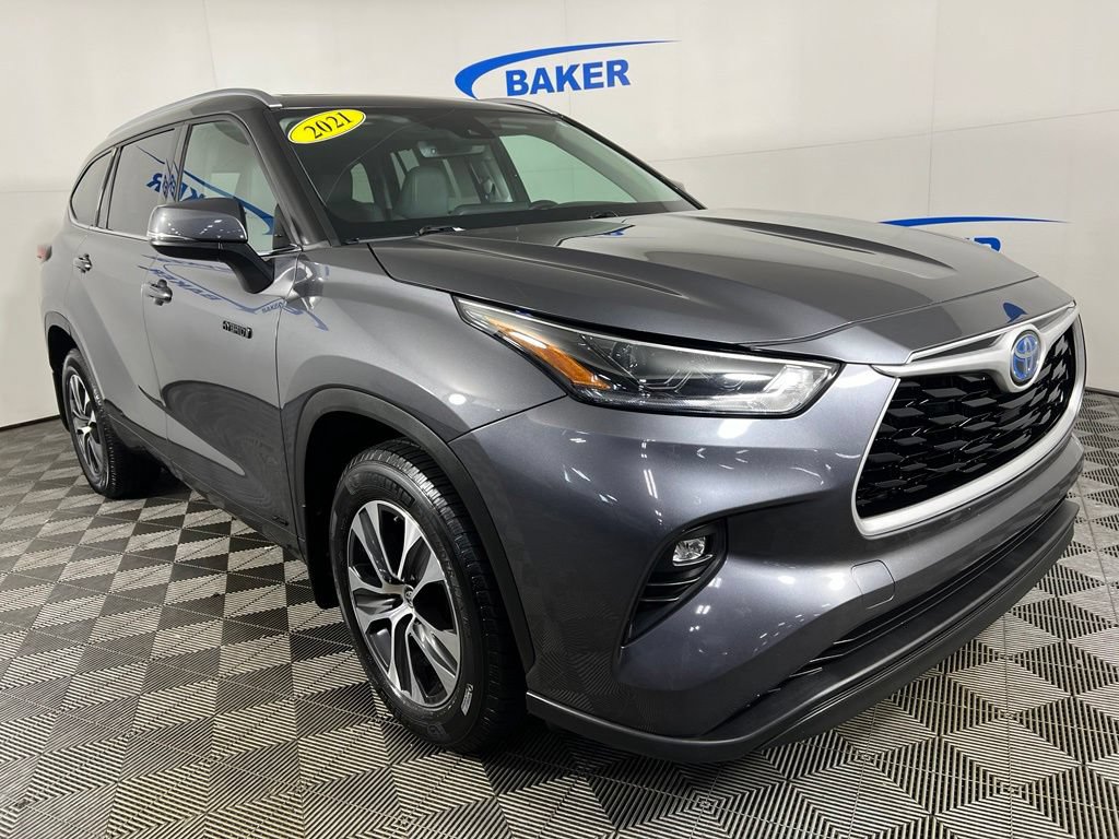 Used 2021 Magnetic Gray Metallic Toyota XLE image 8