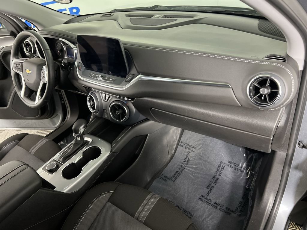 Used 2025 Sterling Gray Chevrolet LT w/2LT image 28