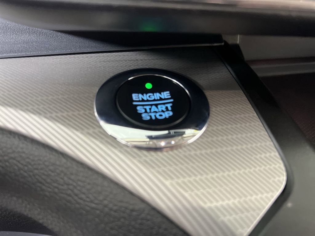 Used 2020 Oxford White Ford XLT image 18