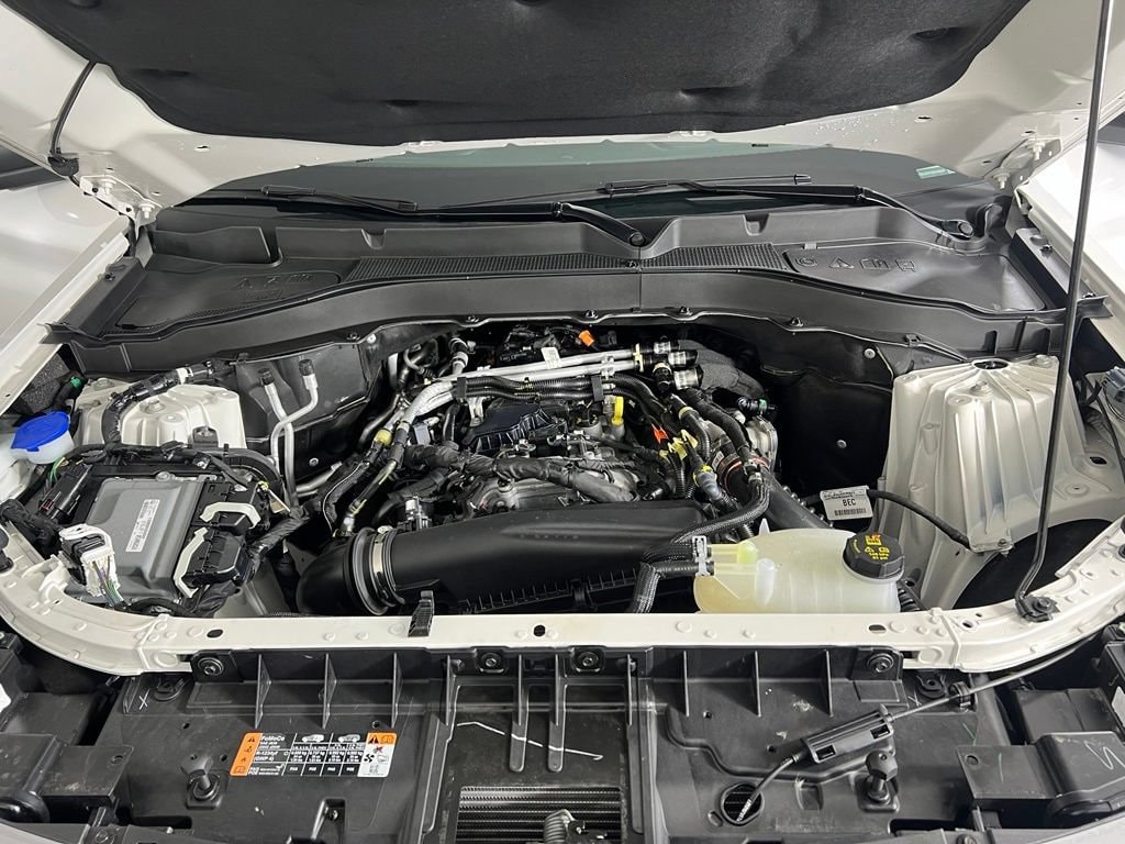 Used 2025 White Metallic Ford Active image 34