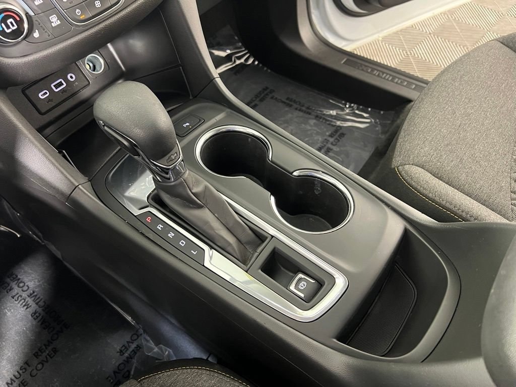 Used 2024 Summit White Chevrolet LT w/1LT image 27