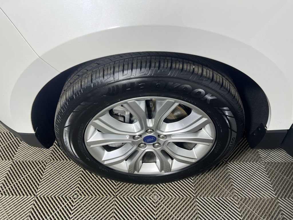 Used 2022 Star White Tri-Coat Ford Titanium image 33