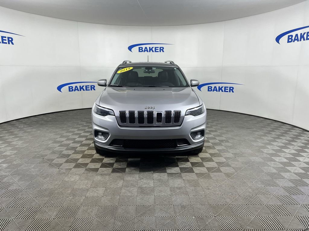 Used 2019 Billet Silver Jeep Latitude Plus 4x4 image 3