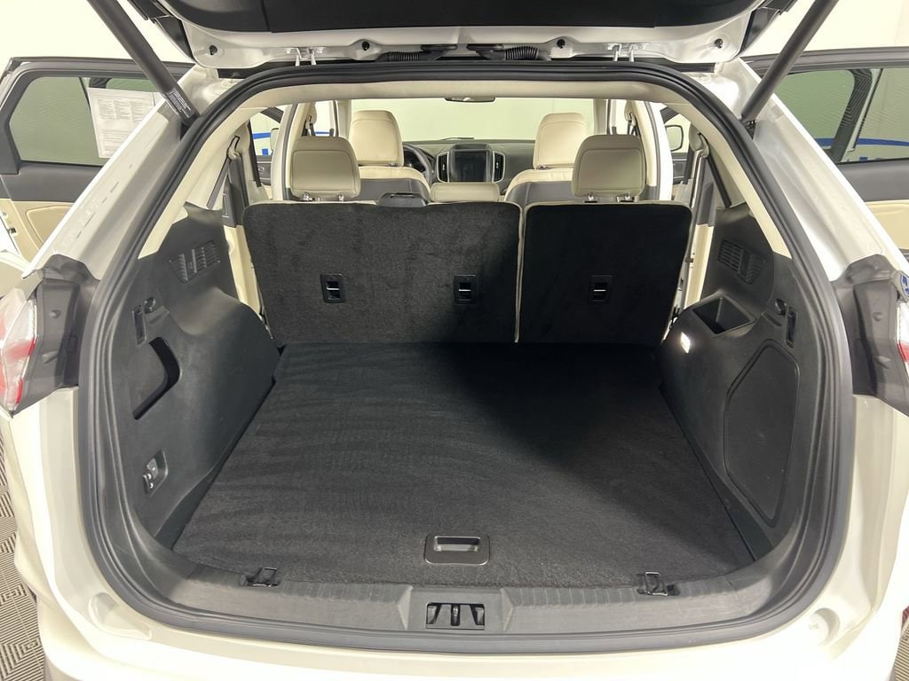 Used 2022 Star White Tri-Coat Ford Titanium image 26