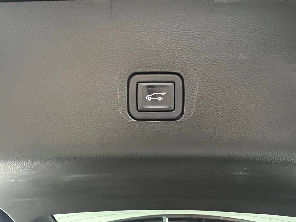 Used 2023 Mosaic Black Chevrolet RS image 16