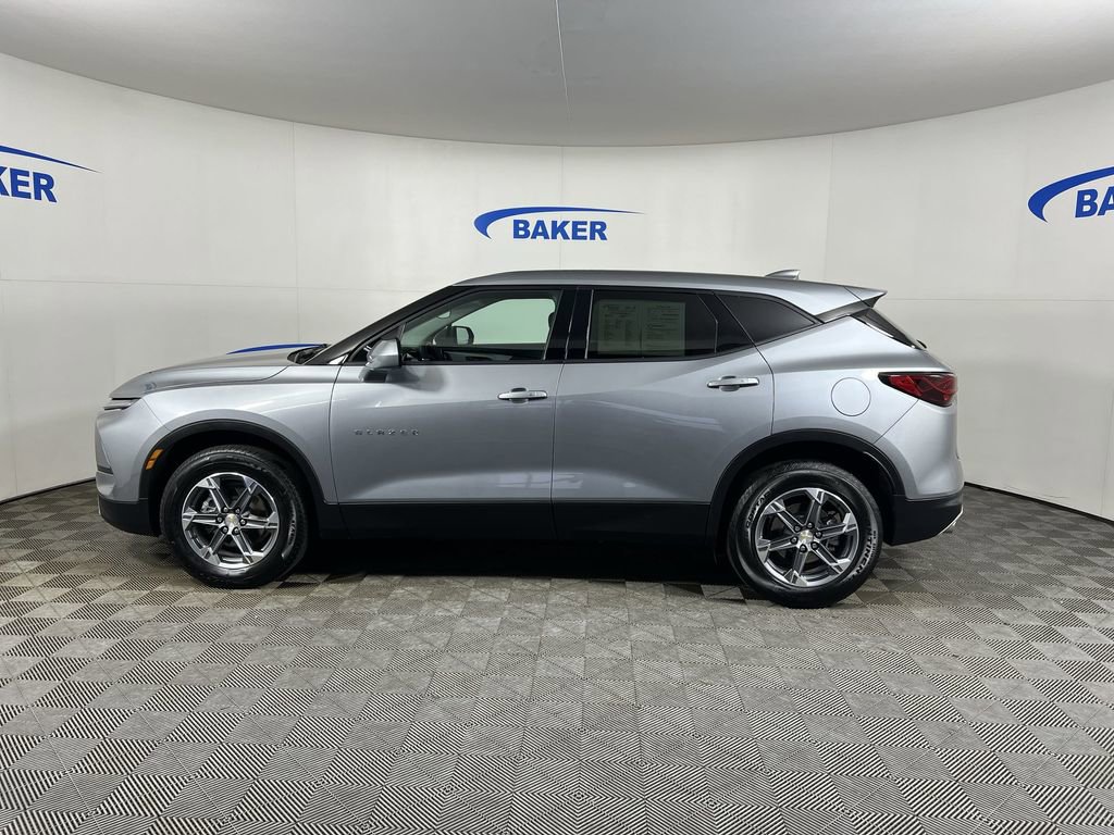 Used 2025 Sterling Gray Chevrolet LT w/2LT image 6