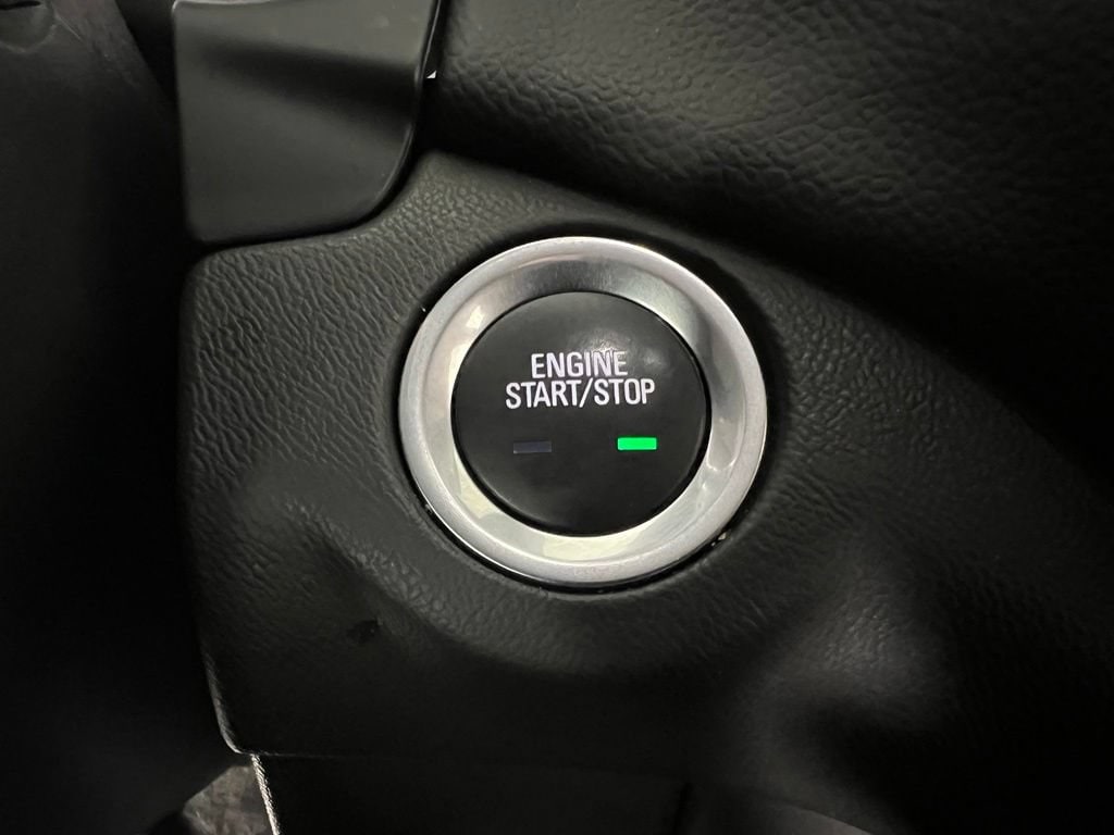 Used 2024 Summit White Chevrolet LT w/1LT image 28