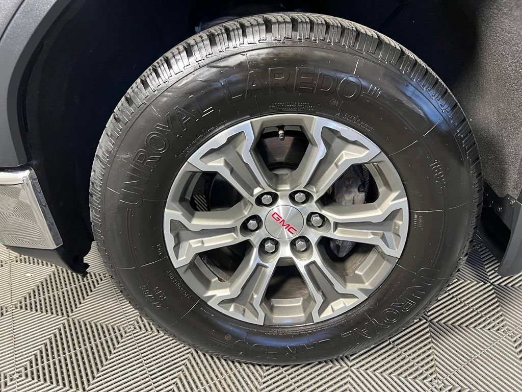 Used 2019 Onyx Black GMC SLE image 33
